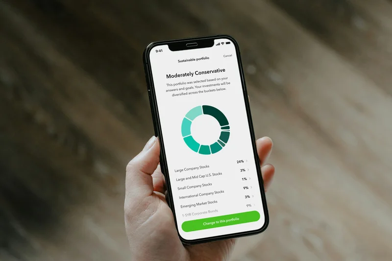Person taking a photography studio quiz on their phone — lead capture funnel
